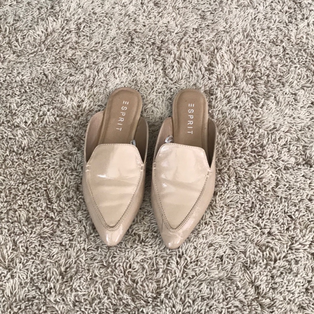 Nude Esprit slides